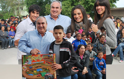 Alcalde Benet y artistas, en posadas navideñas en “La Morelos”